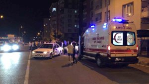 Kazada savrulan otomobil park halindeki 2 otomobile çarptı: 2 yaralı