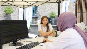 Öğrenci dostu Büyükşehir'e gençlerden tam not