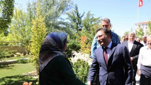 Protokolden 15 Temmuz şehidinin ailesine ve mezarına ziyaret