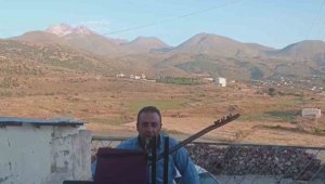 Yerel sanatçı Erciyes'te kurda kuşa konser verdi