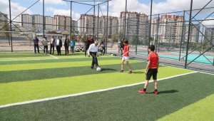 Yeşilyurt Park Alanı'nı inceleyen Başkan Büyükkılıç, gençlerle buluştu
