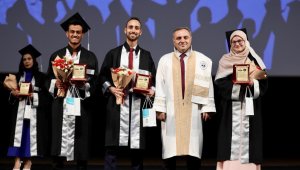 Erciyes Üniversitesi İletişim Fakültesi 17. dönem mezunlarını verdi