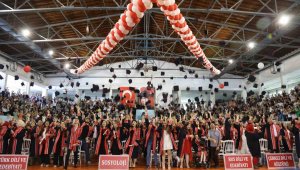 ERÜ Edebiyat Fakültesinde mezuniyet coşkusu