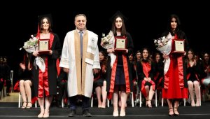 ERÜ İktisadi ve İdari Bilimler Fakültesi'nde mezuniyet sevinci