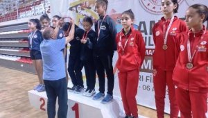 Kocasinan Masa Tenisi Takımı Şampiyon Oldu