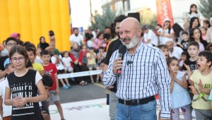 Kocasinan'ın sokak oyunları şenliğinde Başkan Amca'ya sevgi seli