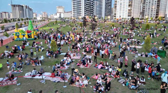 Yeşilyurt Mahallesi'nde Açık Hava Sinema Günleri'ne Yoğun İlgi