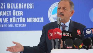 Bakan Özhaseki: "1 milyon 900 bin vatandaşımız evlerinin dışında"