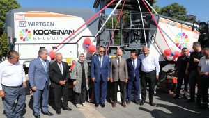 Bakan Özhaseki: "1 milyon 900 binden fazla insan evinde değil dışarıdaysa, başka projelerin peşinde koşmak çok doğru olmaz"