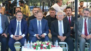 Bakan Özhaseki: "Camiler bizim en özel anlarımızı paylaştığımız yerler, huzur bulduğumuz yerler"