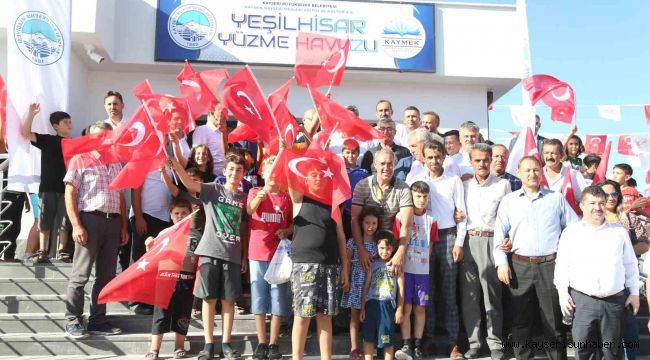 Büyükşehir'in Yeşilhisar Yüzme Havuzu'na yoğun ilgi
