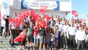 Büyükşehir'in Yeşilhisar Yüzme Havuzu'na yoğun ilgi