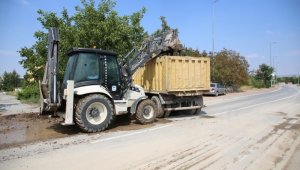 Melikgazi'de şiddetli yağmur sonrasında temizlik çalışmaları yapıldı