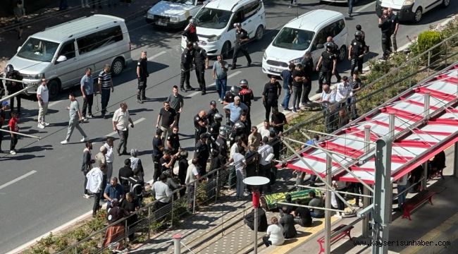Tramvay kazasında ölen gencin ailesinden tabutlu tepki