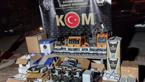 Bağ evinde kaçak sigara dolumu yaparken yakalandı