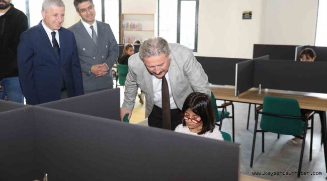 Başkan Palancıoğlu, MELMEK kursiyerlerini ve kütüphanede öğrencileri ziyaret etti