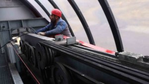 Erciyes yeni sezona hazırlanıyor: Ekipler 24 kilometrelik halatı santim santim kontrol ediyor