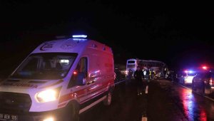 Kayseri'de yolcu otobüsü devrildi: Çok sayıda yaralı var