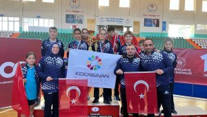 Kocasinan Masa Tenisi hem bayan hem erkek takımı şampiyon oldu