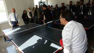 Vali Çiçek: "Kim gençlerimizi zehirlemek istiyorsa, karşılarında devletin demir yumruğunu buluyor"