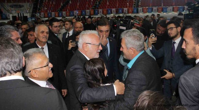 AK PARTİ'DE YÜZLER GÜLÜYOR