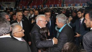 AK PARTİ'DE YÜZLER GÜLÜYOR
