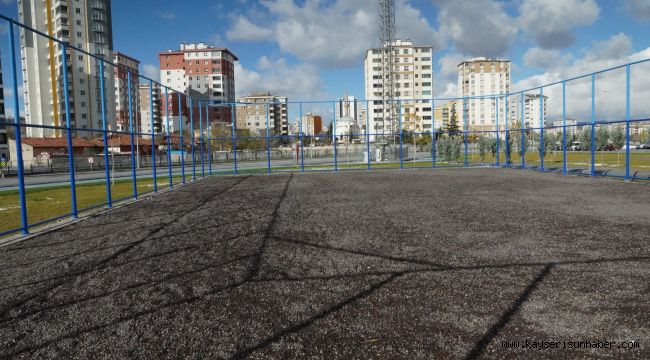 Genç dostu belediyeden ilçeye 18 adet futbol sahası