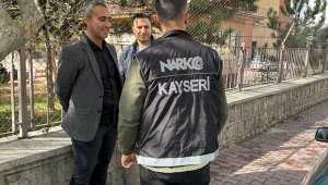 Narkotik polisi okul çevrelerini denetliyor
