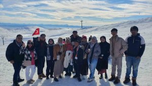 9 bin 87 kilometre uzaklıktan gelen Endonezyalı turistler Erciyes'e hayran kaldı