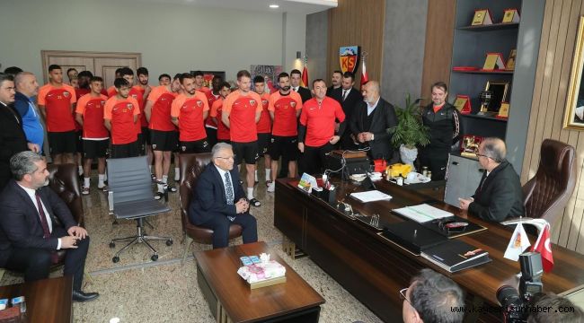 Bakan Özhaseki'dne Kayserispor'a ziyaret