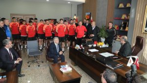 Bakan Özhaseki'dne Kayserispor'a ziyaret