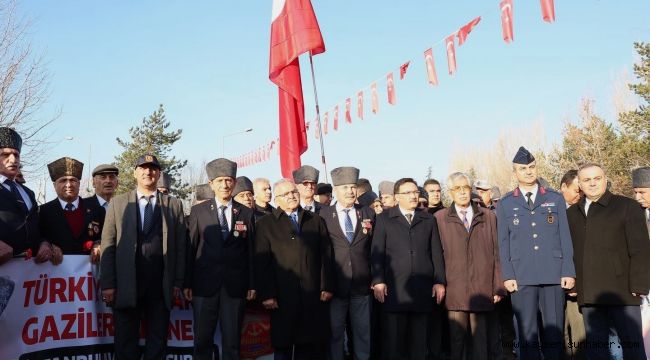 Başkan Büyükkılıç: "Hainler emellerine asla ulaşamayacaklar"