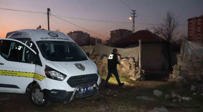 Bıçağın üzerine düşen kadın ağır yaralandı