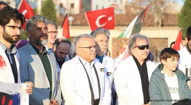 Doktorlar ve sağlık çalışanları İsrail'i protesto etti