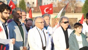 Doktorlar ve sağlık çalışanları İsrail'i protesto etti