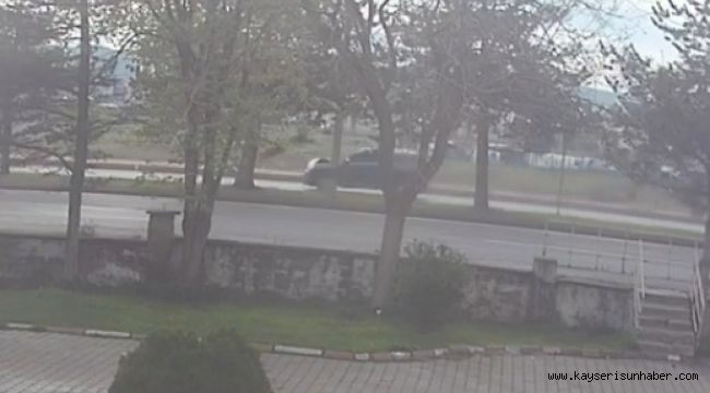 Feci kazanın güvenlik kamerası ortaya çıktı: Otomobilin çarptığı çocuk metrelerce havalandı
