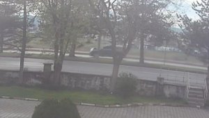 Feci kazanın güvenlik kamerası ortaya çıktı: Otomobilin çarptığı çocuk metrelerce havalandı