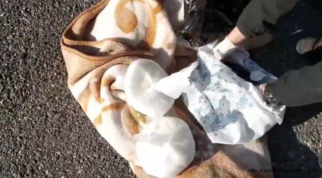 Kayseri polisinden uyuşturucuya geçit yok: Şüpheli araçtan 2 kilo 700 gram uyuşturucu çıktı