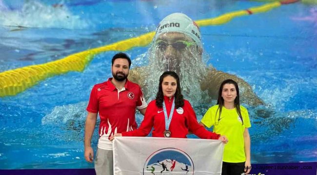 Kayserili yüzücü Avrupa barajını geçti