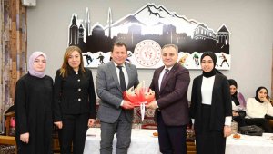 Rektör Altun, KYK Kocasinan Kız Öğrenci Yurdu Öğrencileri ile Bir Araya Geldi