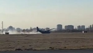 Acil iniş yapan eğitim uçağının iniş görüntüleri ortaya çıktı