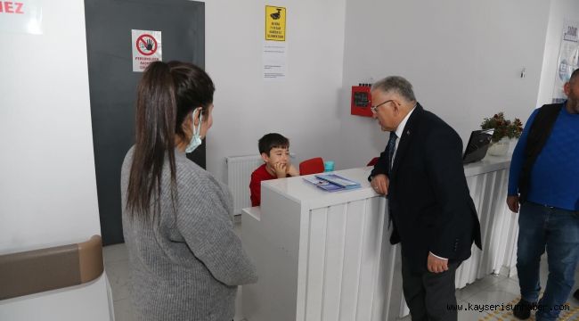 Başkan Büyükkılıç, sağlık çalışanlarını ziyaret etti