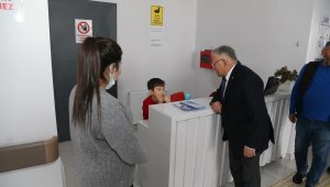 Başkan Büyükkılıç, sağlık çalışanlarını ziyaret etti