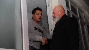 Başkan Çolakbayrakdar, engelli gencin yüzünü güldürdü