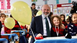 Başkan Çolakbayrakdar, öğrencilerin karne heyecanını paylaştı