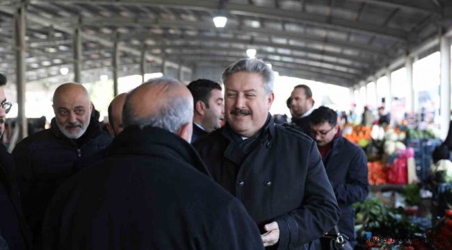 Başkan Palancıoğlu Esenyurt Pazar Yerinde esnafı ziyaret etti