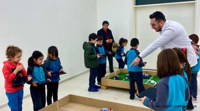 Bilim Merkezi'nde Robomaç Algoritma etkinliği