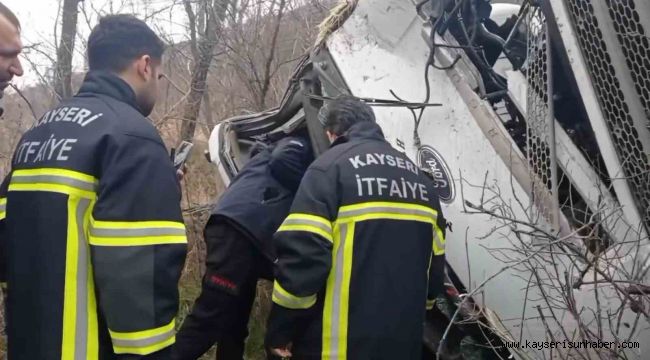 Devrilen mikser içerisinde sıkışan sürücü kurtarıldı