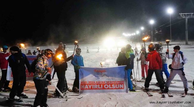 Erciyes'te 2024 meşaleler ile karşılandı