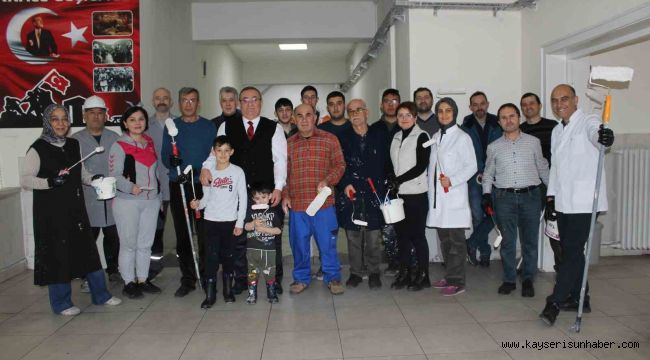 Hem üretiyorlar hem boyuyorlar